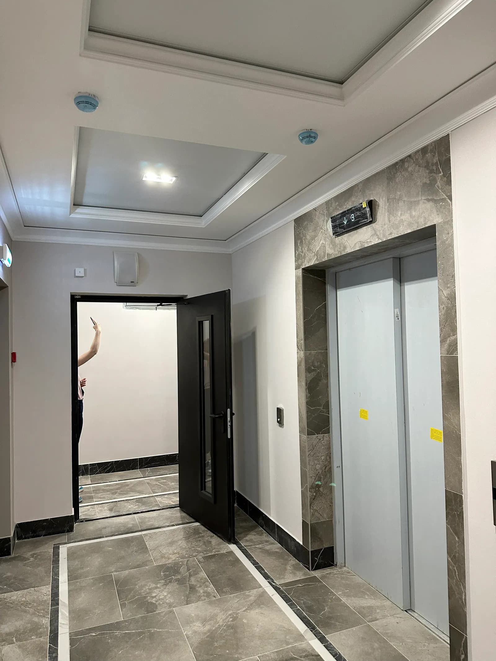 Гипсовая лепнина в лифтовом холле ЖК «Серебряный фонтан», Москва — фото 9